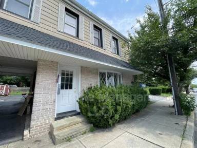 Main picture of 233 S 4th St