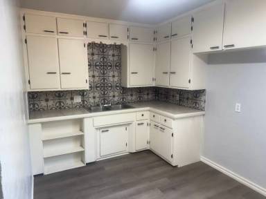 Main picture of 3912 SE 10th Pl