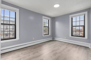 Main picture of 26-28 Lawrence St