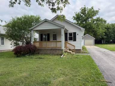 Main picture of 821 E Wilson Ave