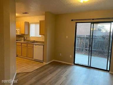 Main picture of 8627 Simi Ln NE