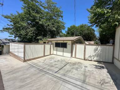 Main picture of 211 W 8th Ave