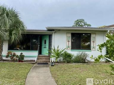 Main picture of 251 Mateo Way NE