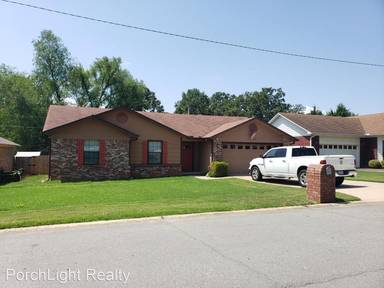 Main picture of 205 Amber Oaks Dr