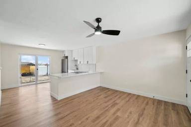 Main picture of 6364 Julian St