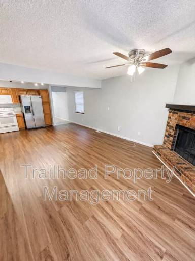 Main picture of 303 NE Timbercreek Dr