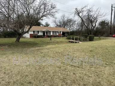 Main picture of 700 S Old Temple Rd