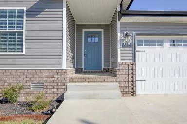 Main picture of 517 Lucky Ln