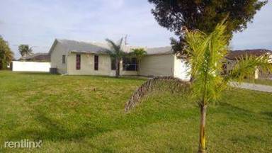 Main picture of 4103 SW 15th Pl
