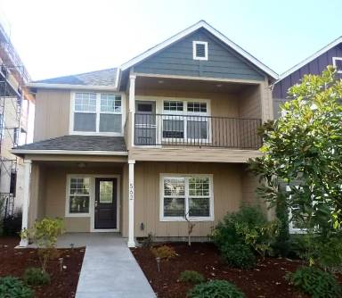 Main picture of 584 Fair Oaks Ave