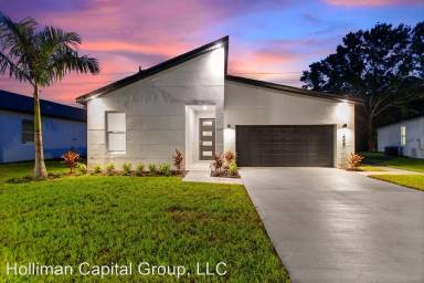 Main picture of 306 Oxford Dr