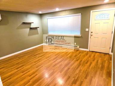 Main picture of 819 Oakcrest Dr SE