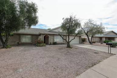 Main picture of 6519 S Elm St