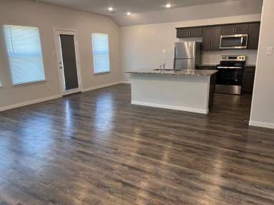 Main picture of 2006 Yale St