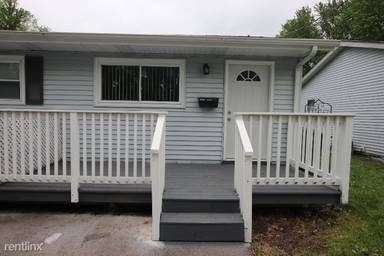 Main picture of 212 Locust St W