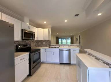 Main picture of 9638 NW 65th St
