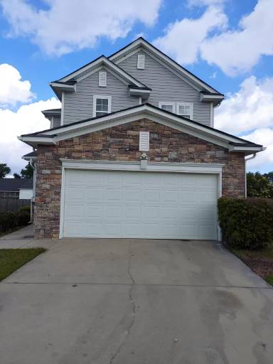 Main picture of 318 Charter Oak Ct