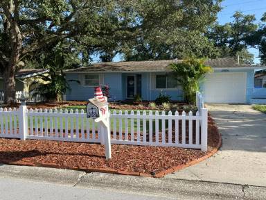 Main picture of 649 Jacaranda St