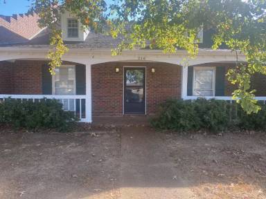 Main picture of 256 Hickory Trl
