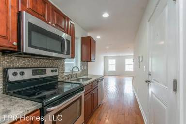 Main picture of 2353 N Park Ave