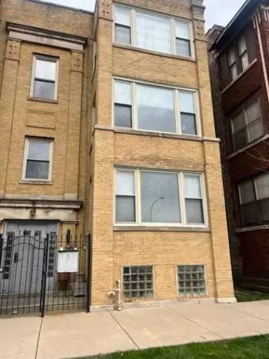 Main picture of 1554 E 65th Pl