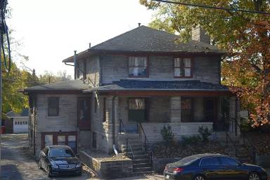 Main picture of 710 E 9th St