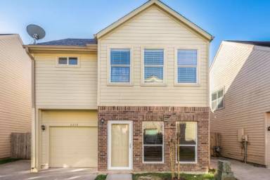 Main picture of 2218 Naomi St