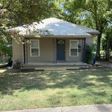 Main picture of 1139 S Yorktown Ave