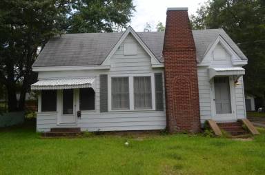 Main picture of 201 N Farmerville St