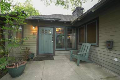 Main picture of 101 E Greystone Ave