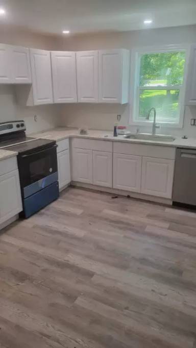 Main picture of 15 Goodrich St