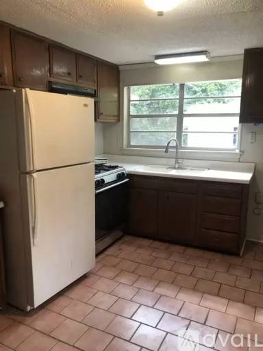 Main picture of 2593 W Bay St