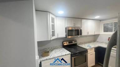 Main picture of 405 E Norwegian St