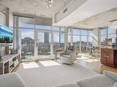 Main picture of Glass House