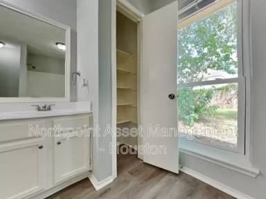 Main picture of 5007 Edgegate Dr