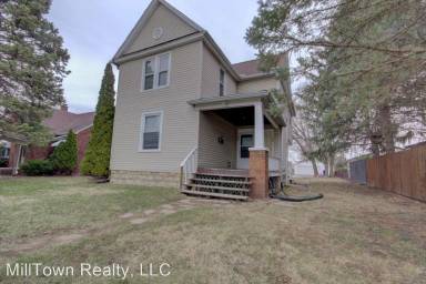 Main picture of 250 44th St