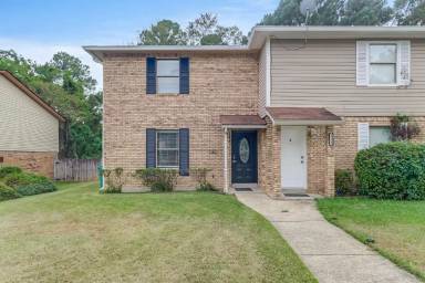 Main picture of 15241 Parkwood Dr N