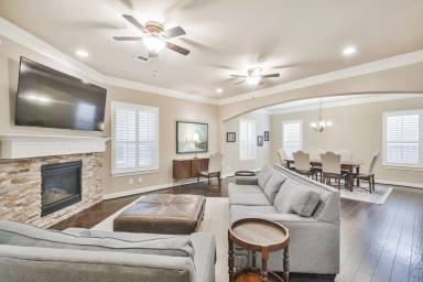 Main picture of 11002 Upland Forest Dr