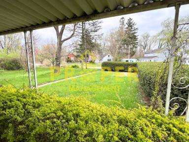 Main picture of 2501 Fairport Ave