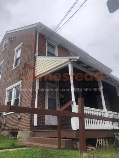 Main picture of 60 Upland Ave