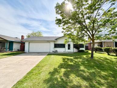 Main picture of 2144 Herman St