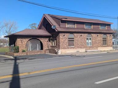 Main picture of 158 E Maumee Ave