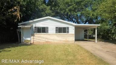 Main picture of 1303 Elsa Jane St