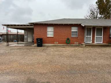 Main picture of 704 E Avenue G