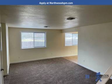 Main picture of 633 Sarah Ln