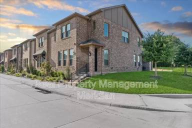 Main picture of 815 Ponds Edge Ln