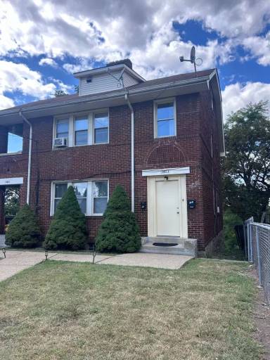 Main picture of 3401 Portola Ave