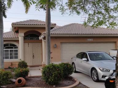 Main picture of 20549 SW 1st St