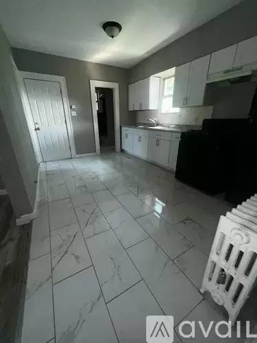 Main picture of 1320 E Henry St