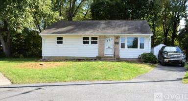 Main picture of 3 Chestnut Cir